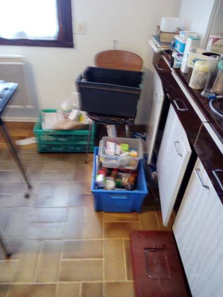 caisses dans la cuisine